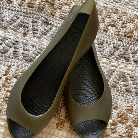 CROCS Shoes - CROCS green size 8 business casual slipper shoes